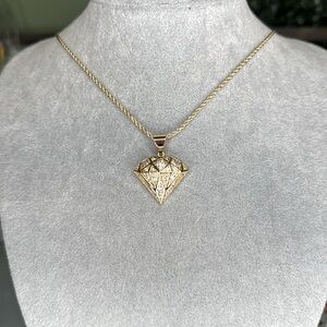 Diamond shape pendant